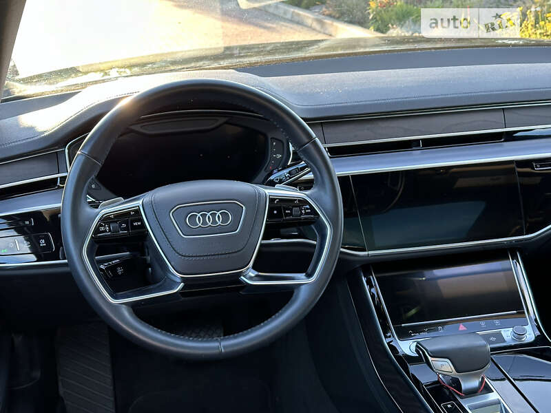 Седан Audi A8 2018 в Черновцах