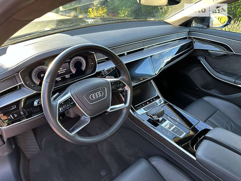 Седан Audi A8 2018 в Черновцах
