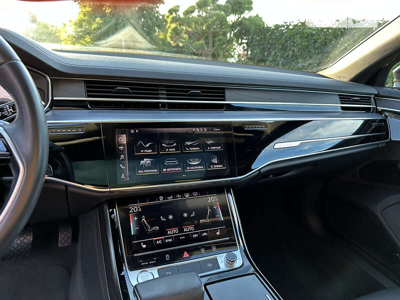 Седан Audi A8 2018 в Черновцах