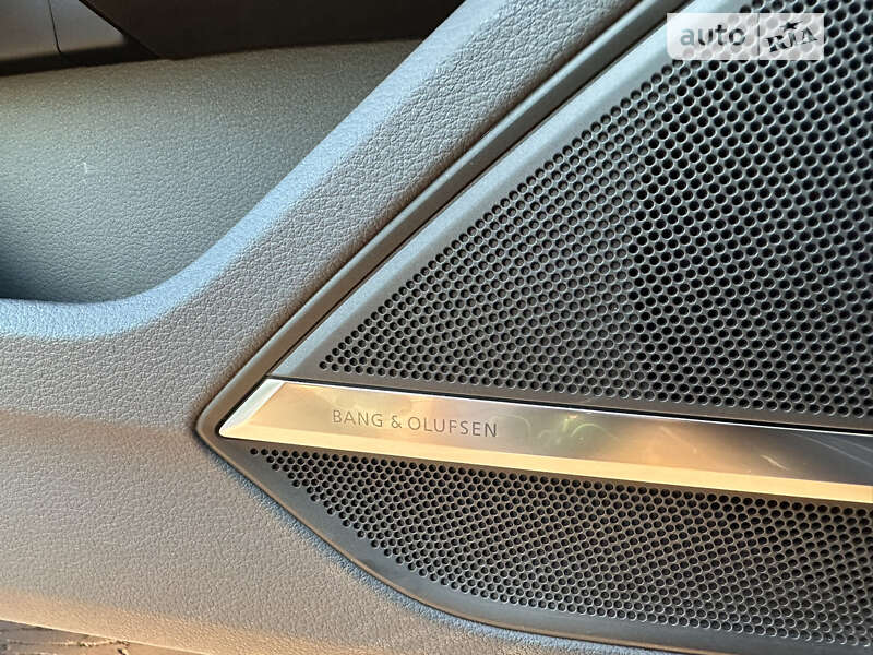 Седан Audi A8 2018 в Черновцах