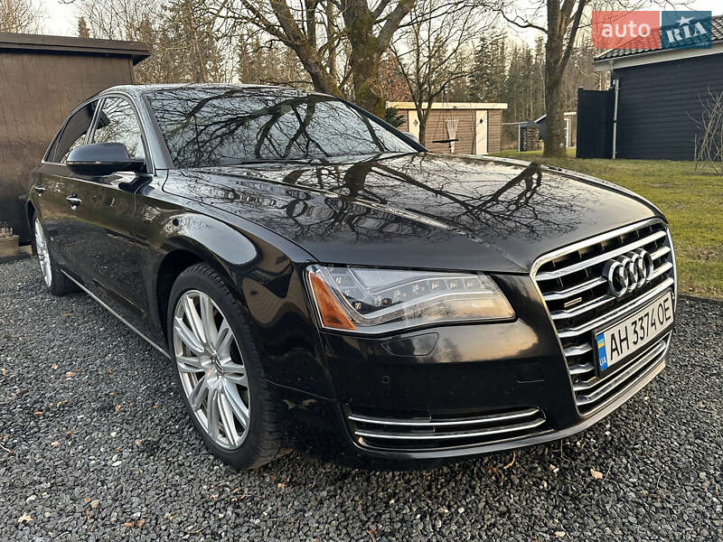 Седан Audi A8 2014 в Львові