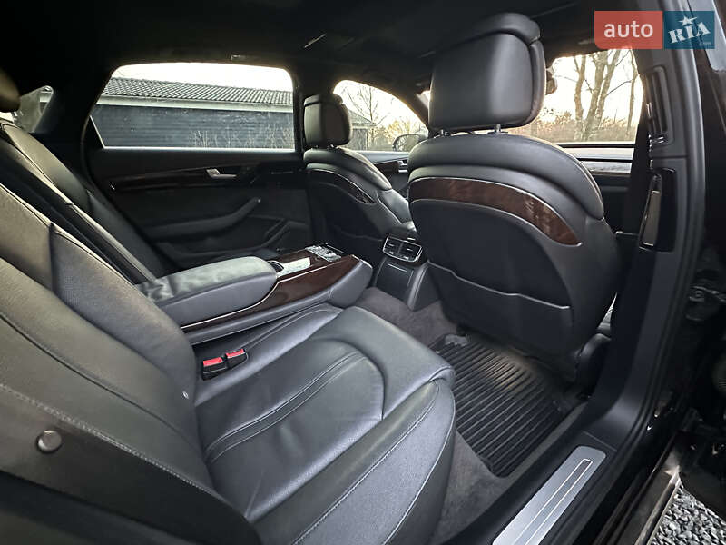 Седан Audi A8 2014 в Львові