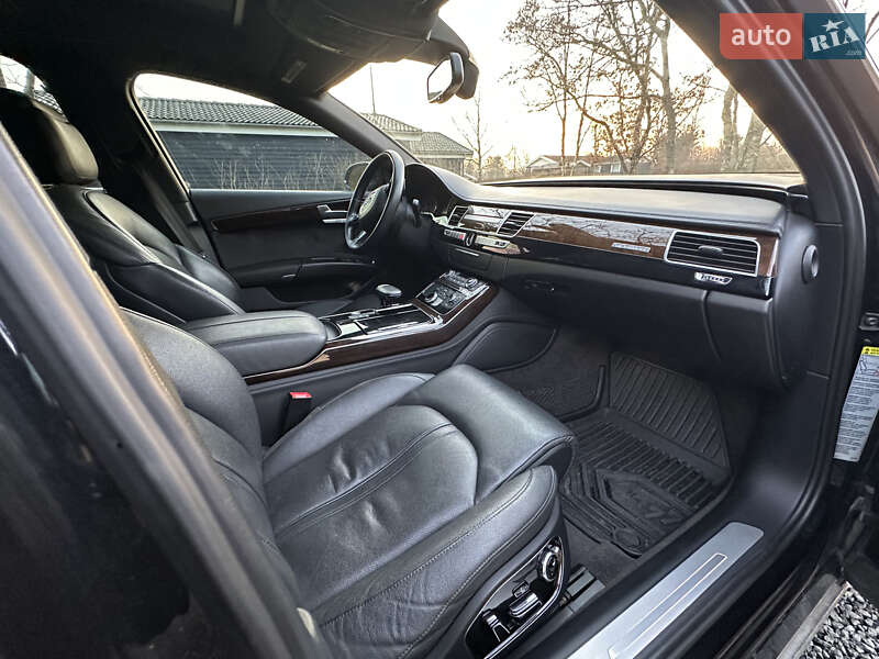 Седан Audi A8 2014 в Львові
