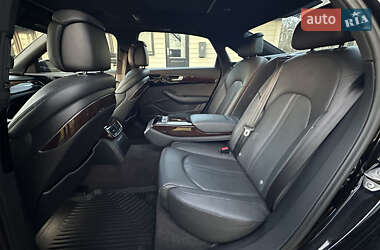 Седан Audi A8 2014 в Львові