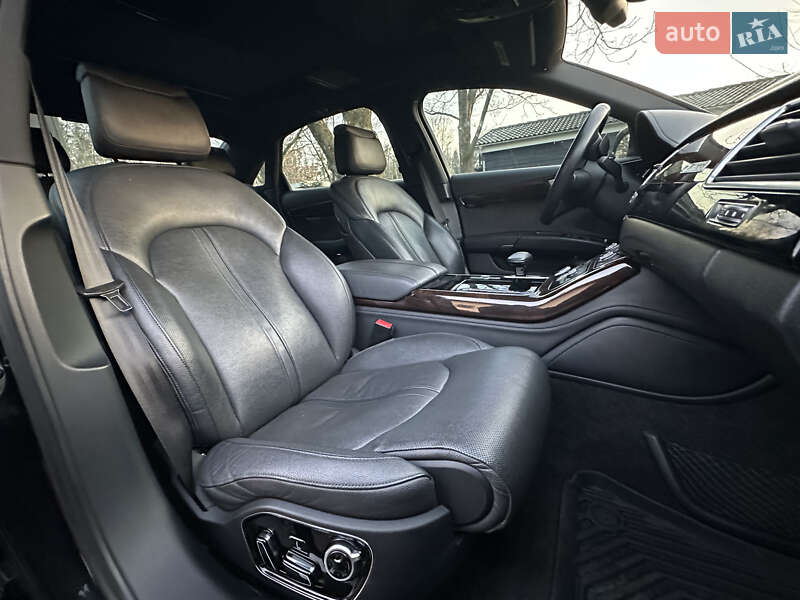 Седан Audi A8 2014 в Львові