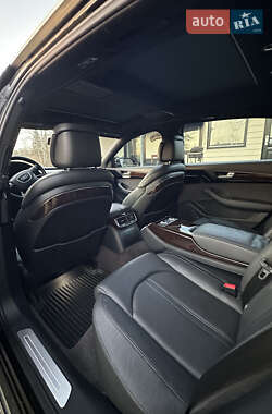 Седан Audi A8 2014 в Львові