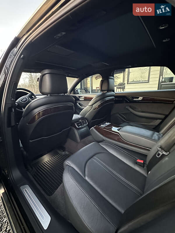 Седан Audi A8 2014 в Львові