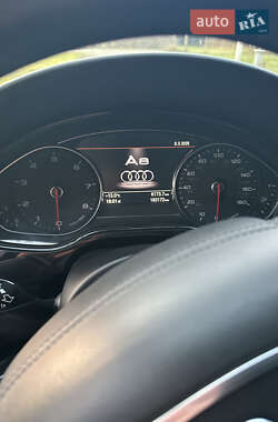 Седан Audi A8 2014 в Львові