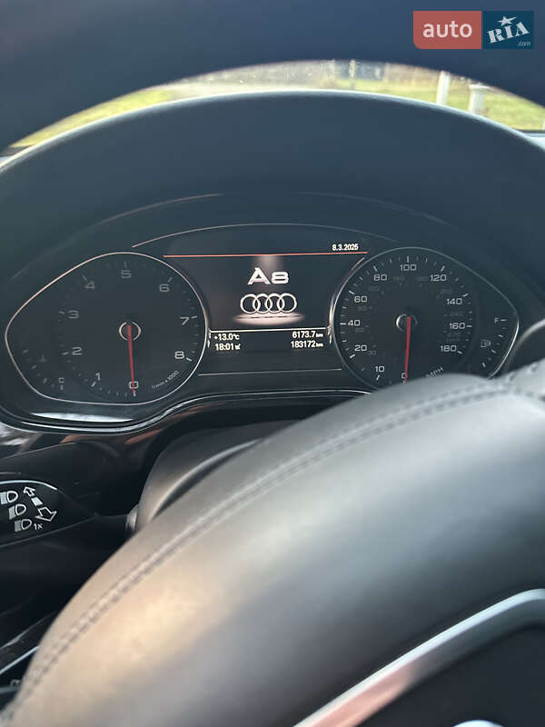 Седан Audi A8 2014 в Львові