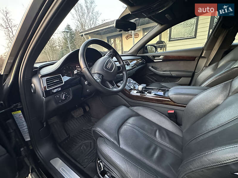 Седан Audi A8 2014 в Львові