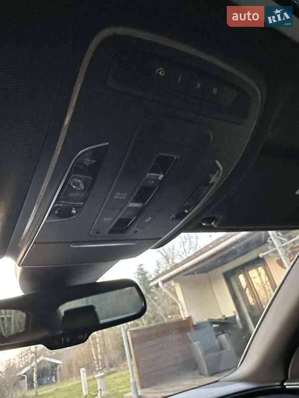 Седан Audi A8 2014 в Львові