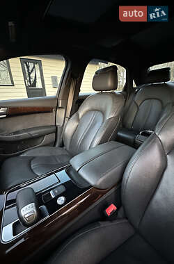 Седан Audi A8 2014 в Львові