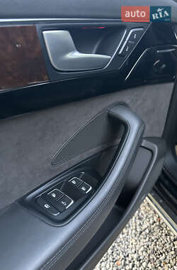 Седан Audi A8 2014 в Львові