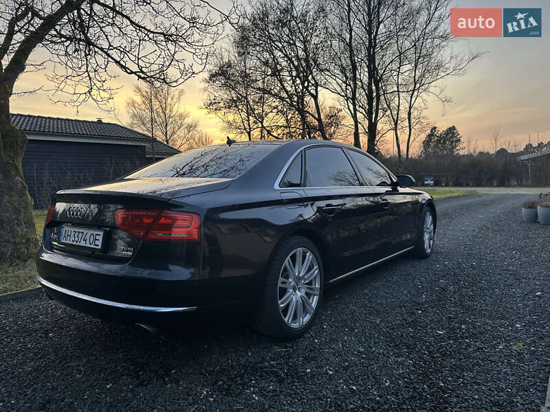 Седан Audi A8 2014 в Львові