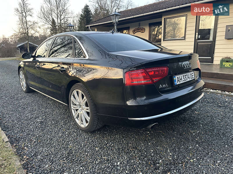 Седан Audi A8 2014 в Львові