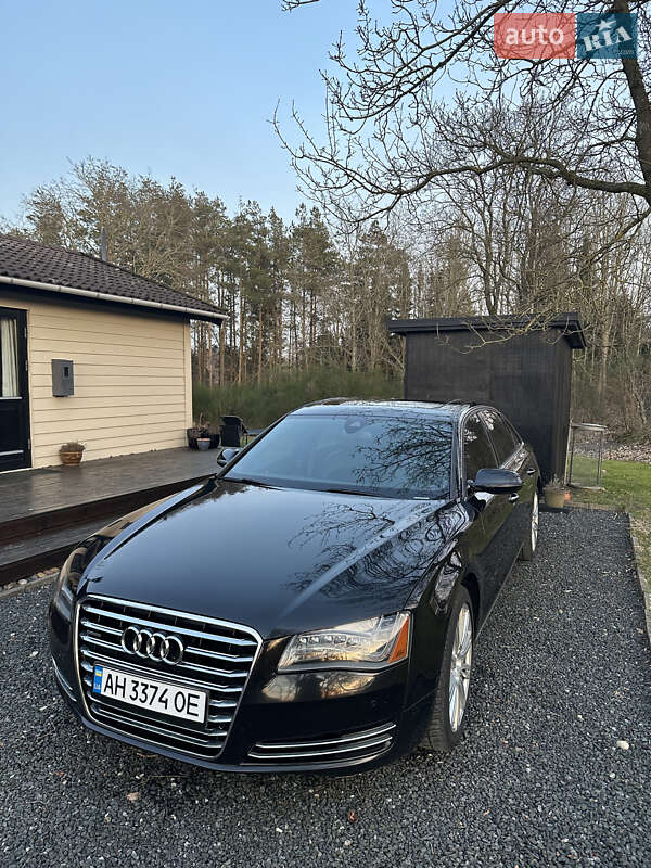 Седан Audi A8 2014 в Львові