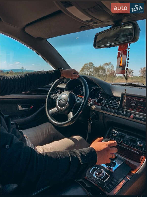 Седан Audi A8 2003 в Калуші