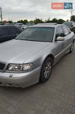 Audi A8  1997