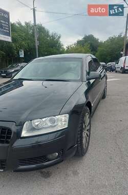 Audi A8  2005