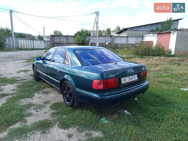 Седан Audi A8