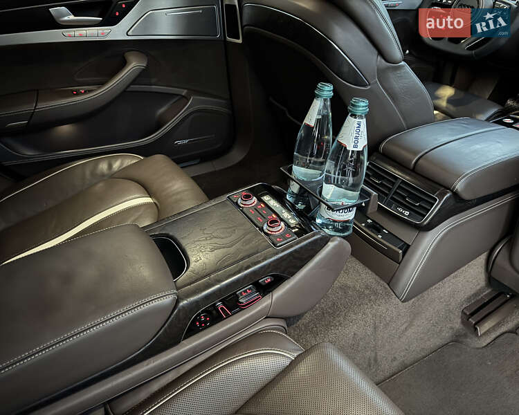 Седан Audi A8 2012 в Киеве