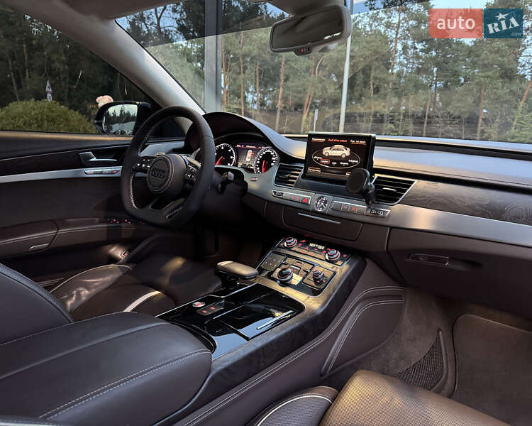 Седан Audi A8 2012 в Киеве