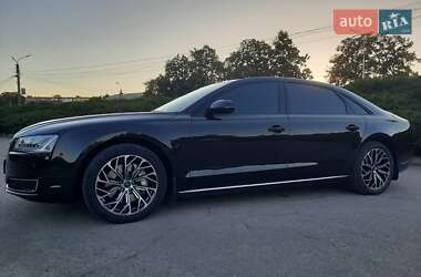 Седан Audi A8 2017 в Умані