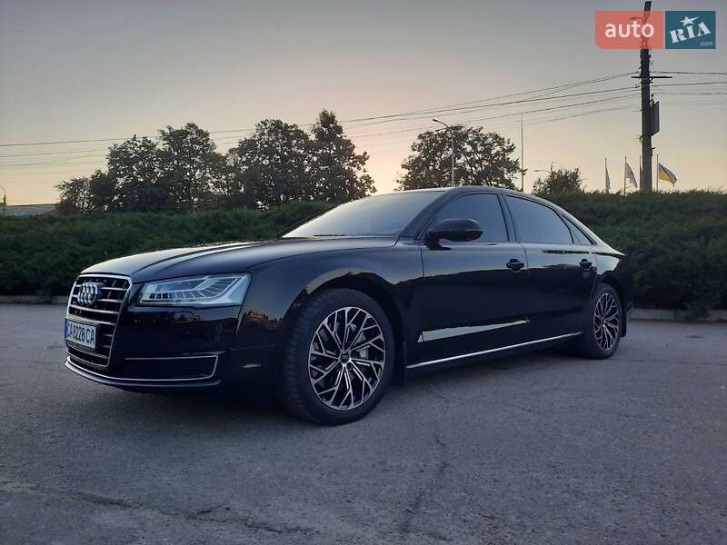 Седан Audi A8 2017 в Умані
