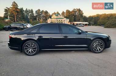 Седан Audi A8 2017 в Умані