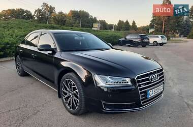 Седан Audi A8 2017 в Умані