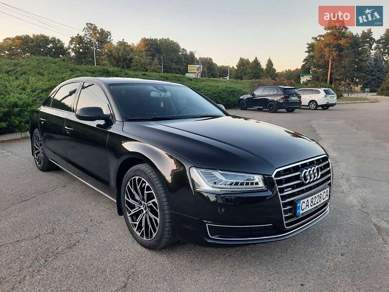 Седан Audi A8 2017 в Умані