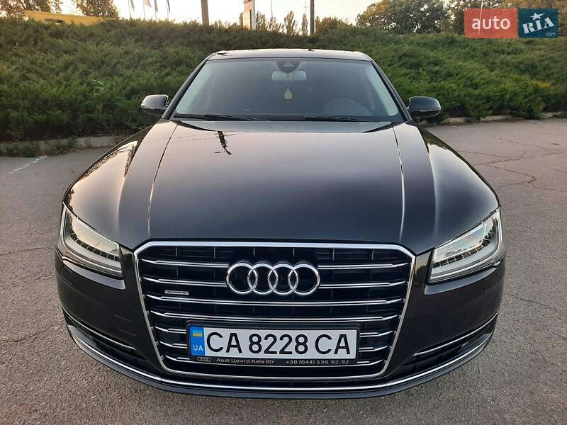 Седан Audi A8 2017 в Умані