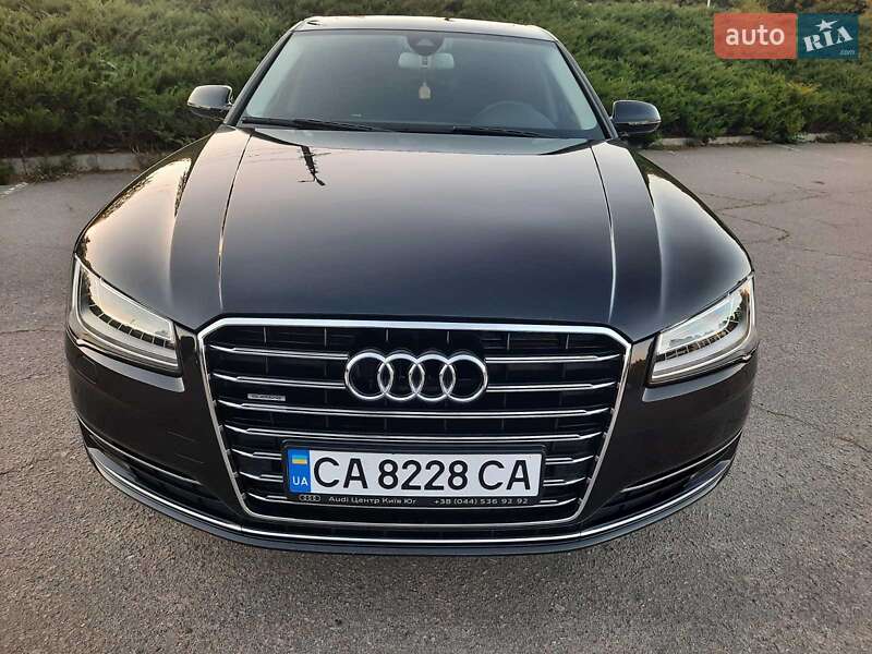 Седан Audi A8 2017 в Умані