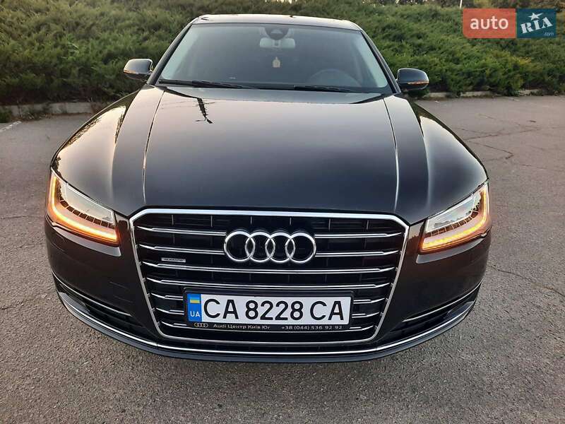 Седан Audi A8 2017 в Умані