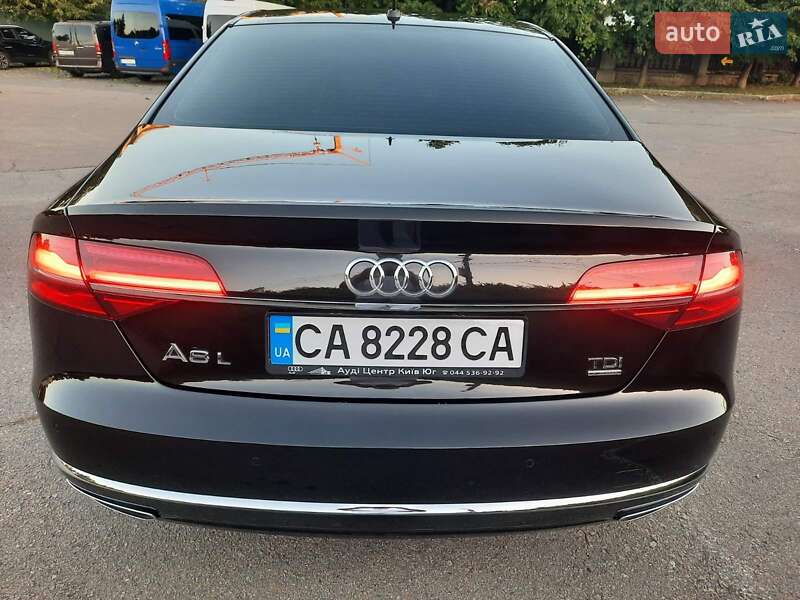 Седан Audi A8 2017 в Умані