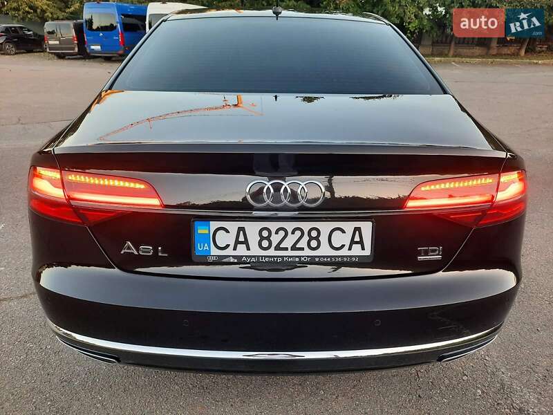 Седан Audi A8 2017 в Умані