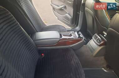 Седан Audi A8 2017 в Умані