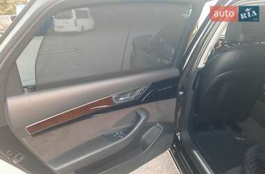 Седан Audi A8 2017 в Умані