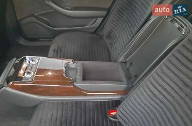 Седан Audi A8 2017 в Умані