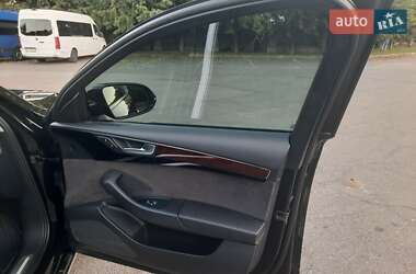 Седан Audi A8 2017 в Умані
