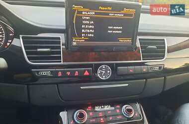 Седан Audi A8 2017 в Умані