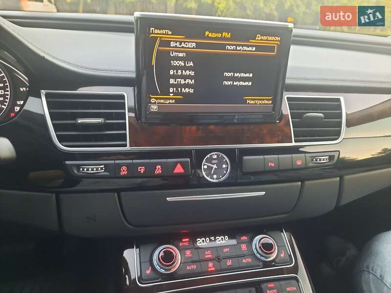 Седан Audi A8 2017 в Умані