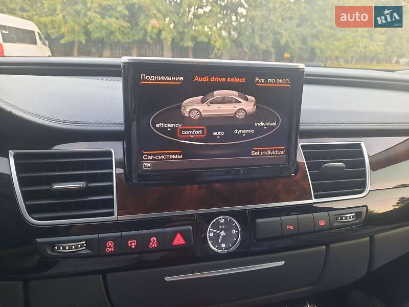 Седан Audi A8 2017 в Умані