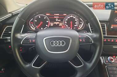Седан Audi A8 2017 в Умані
