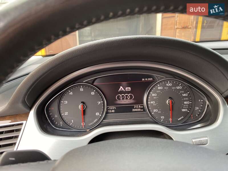Седан Audi A8 2014 в Вільшанці