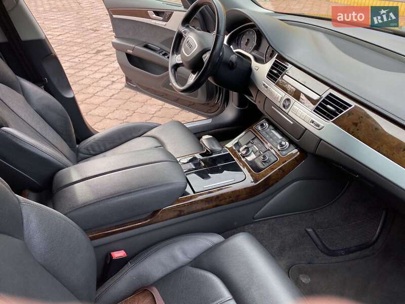 Седан Audi A8 2014 в Вільшанці