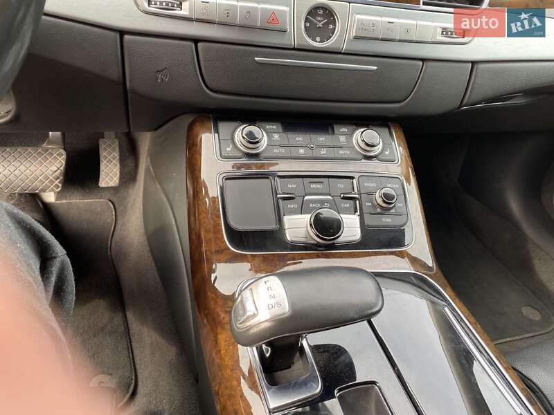 Седан Audi A8 2014 в Вільшанці