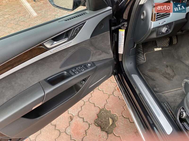 Седан Audi A8 2014 в Вільшанці