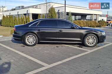 Седан Audi A8 2017 в Мукачево