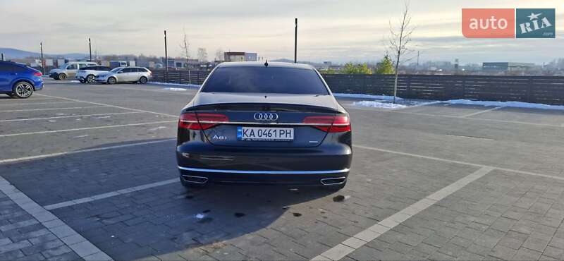 Седан Audi A8 2017 в Мукачево